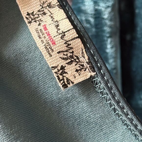 Free People Don't you Wish Deep Teal Velour Puff Sleeve‎ Bodysuit Small V-Neck - Picture 9 of 9